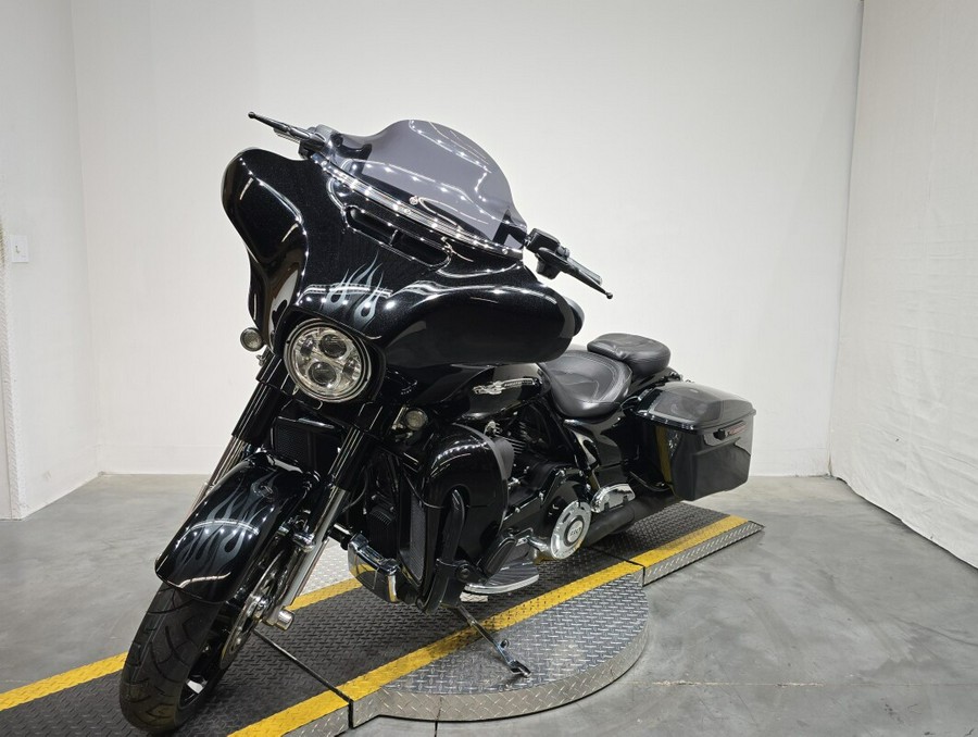 FLHXSE 2016 CVO™ Street Glide®