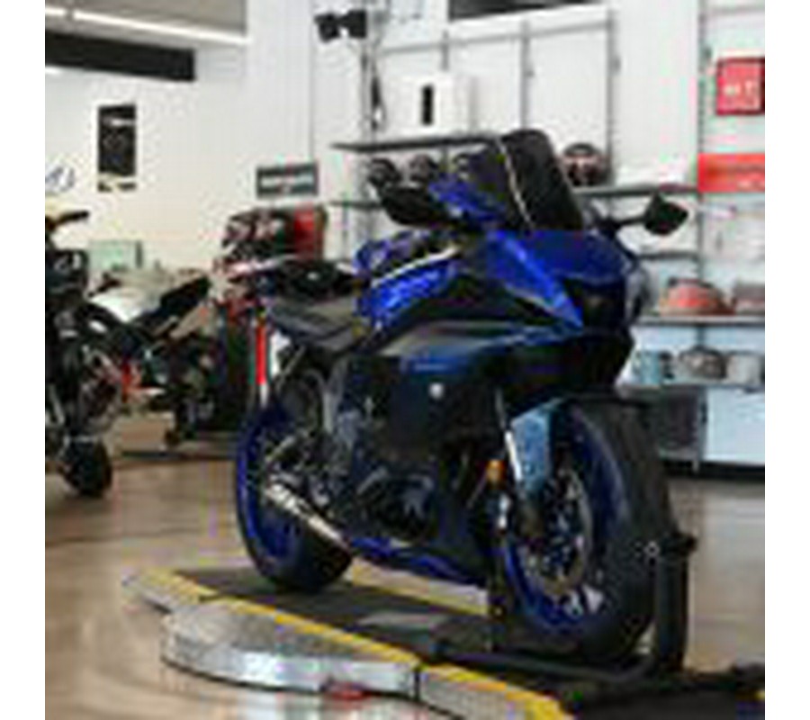 2023 Yamaha R7
