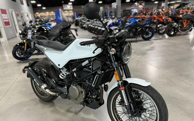 2022 Husqvarna SVARTPILEN 401