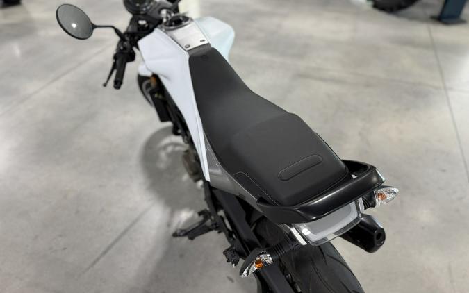 2022 Husqvarna SVARTPILEN 401