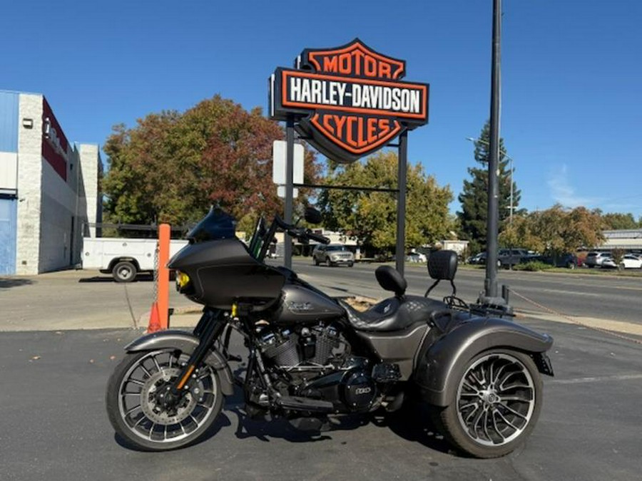 2023 Harley-Davidson® FLTRT - Road Glide® 3