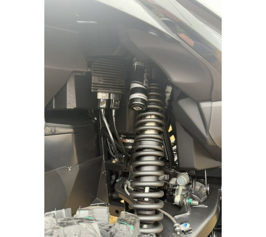 2025 Yamaha Wolverine RMAX4 1000 XT-R