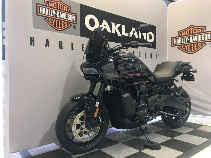 2025 Harley-Davidson® RA1250ST - Pan America® 1250 ST