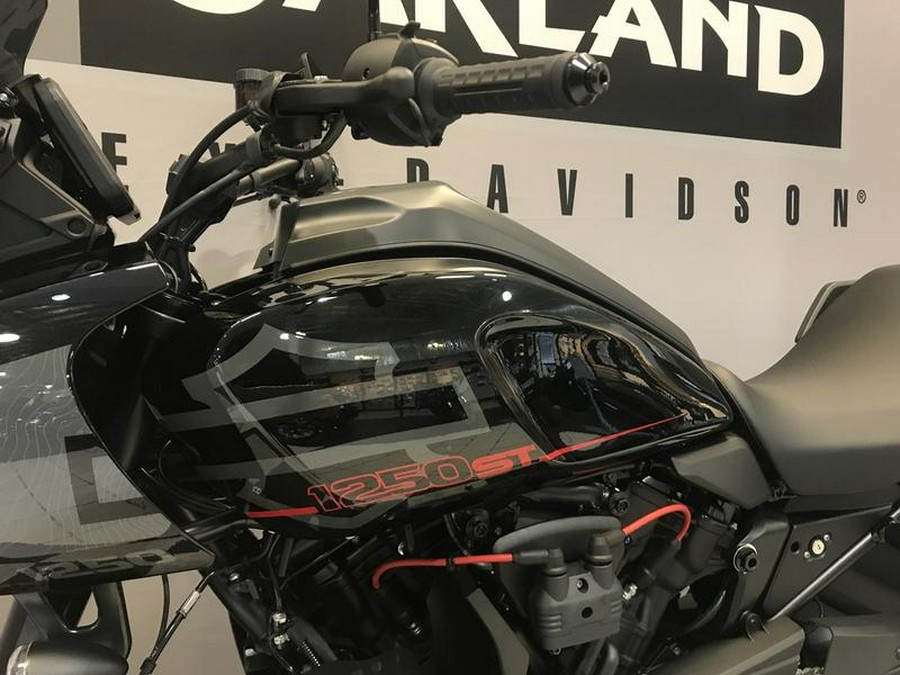 2025 Harley-Davidson® RA1250ST - Pan America® 1250 ST