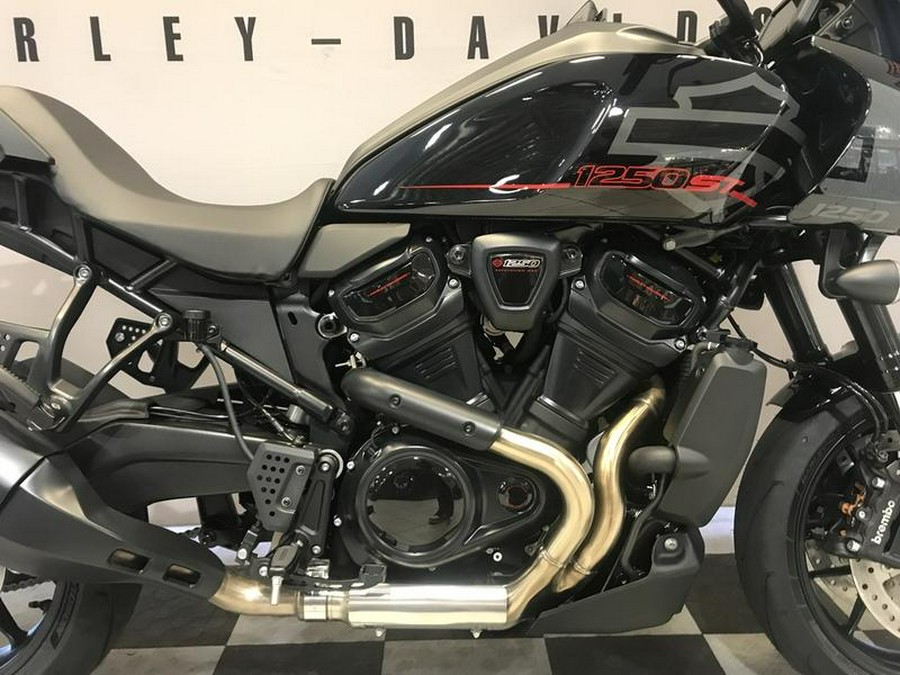 2025 Harley-Davidson® RA1250ST - Pan America® 1250 ST