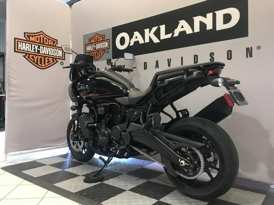 2025 Harley-Davidson® RA1250ST - Pan America® 1250 ST