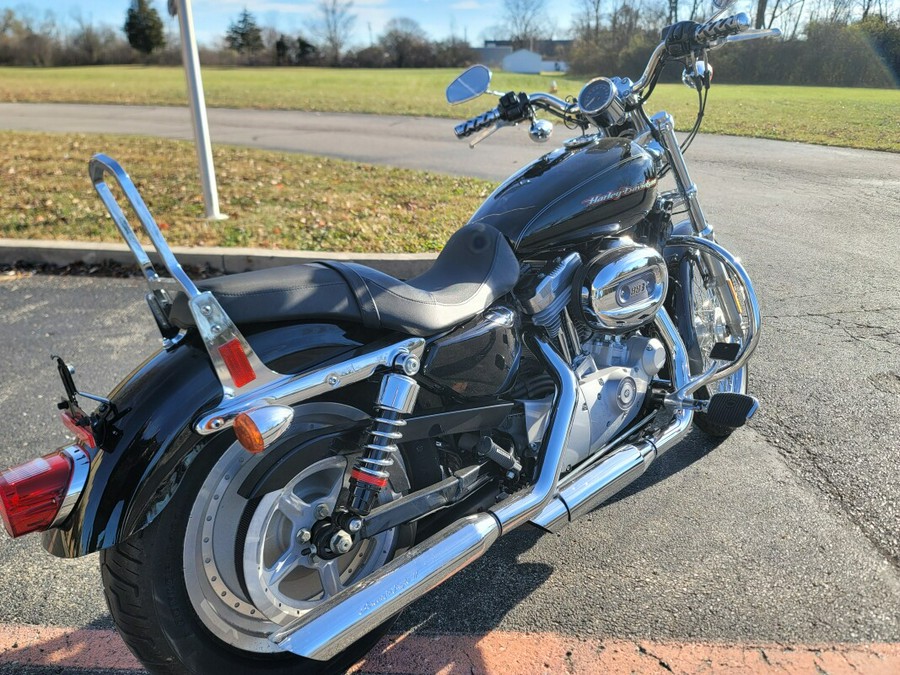 2006 Harley-Davidson Sportster® 883 Custom Vivid Black