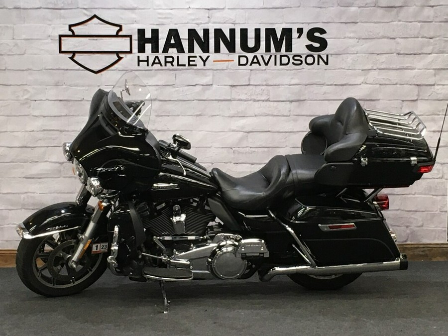 2017 Harley-Davidson Electra Glide® Ultra Classic® Vivid Black FLHTCU