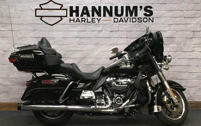 2017 Harley-Davidson Electra Glide® Ultra Classic® Vivid Black FLHTCU