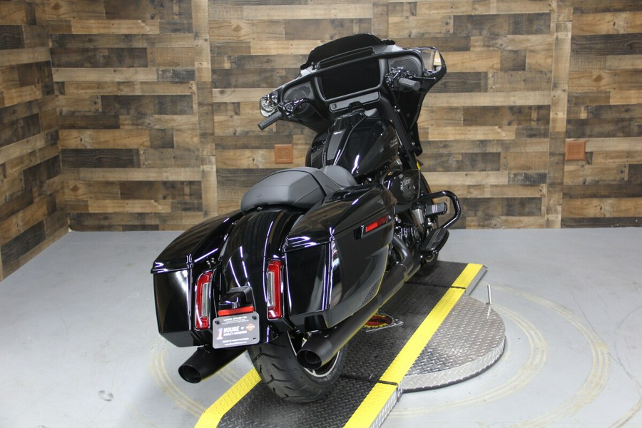 2024 Harley-Davidson Street Glide® Vivid Black - Black Finish
