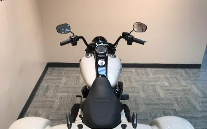 2023 Harley-Davidson Freewheeler White Sand Pearl - Black Finish FLRT