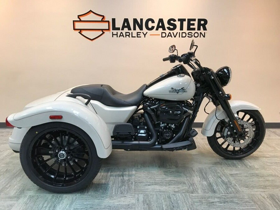 2023 Harley-Davidson Freewheeler White Sand Pearl - Black Finish FLRT