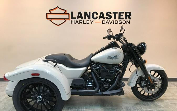 2023 Harley-Davidson Freewheeler White Sand Pearl - Black Finish FLRT