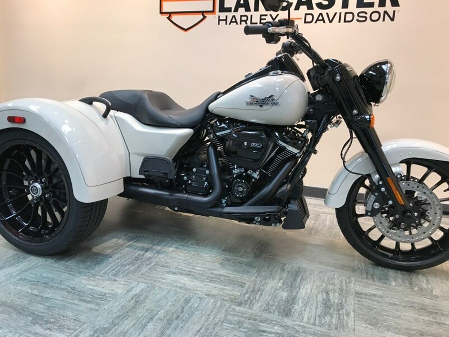 2023 Harley-Davidson Freewheeler White Sand Pearl - Black Finish FLRT