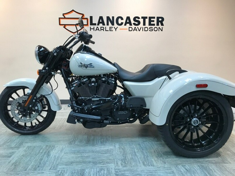 2023 Harley-Davidson Freewheeler White Sand Pearl - Black Finish FLRT