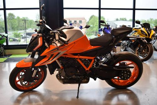 2022 KTM 1290 Super Duke R Evo Review [17 Track + Street Fast Facts]