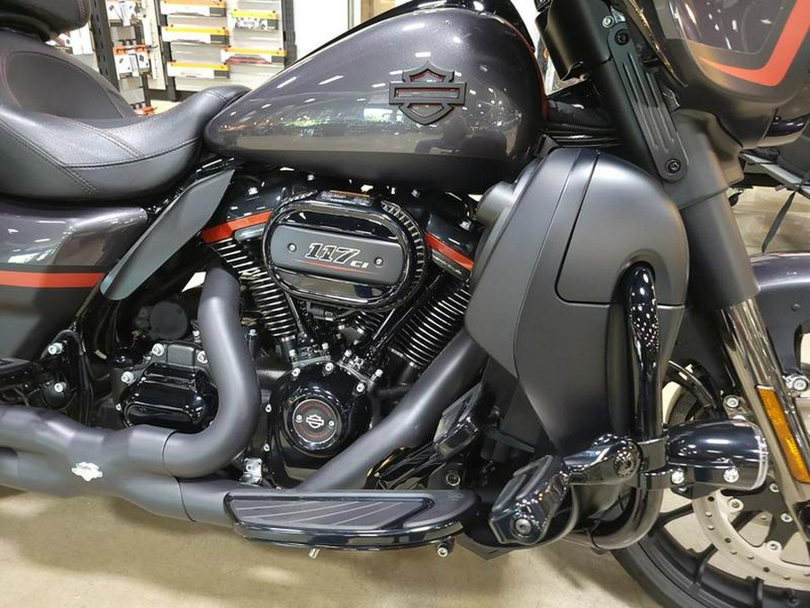 2018 Harley-Davidson® FLHXSE - CVO™ Street Glide®