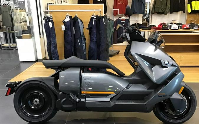 2023 BMW CE 04 Review [Urban Electric Commuter Scooter]