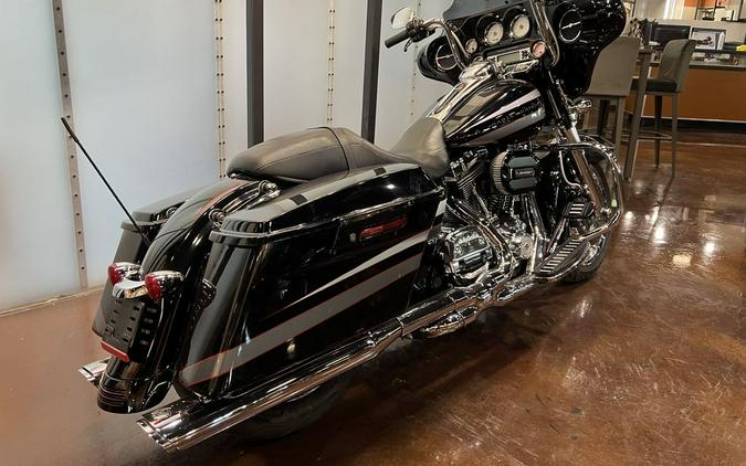 2011 Harley-Davidson Street Glide™ Base