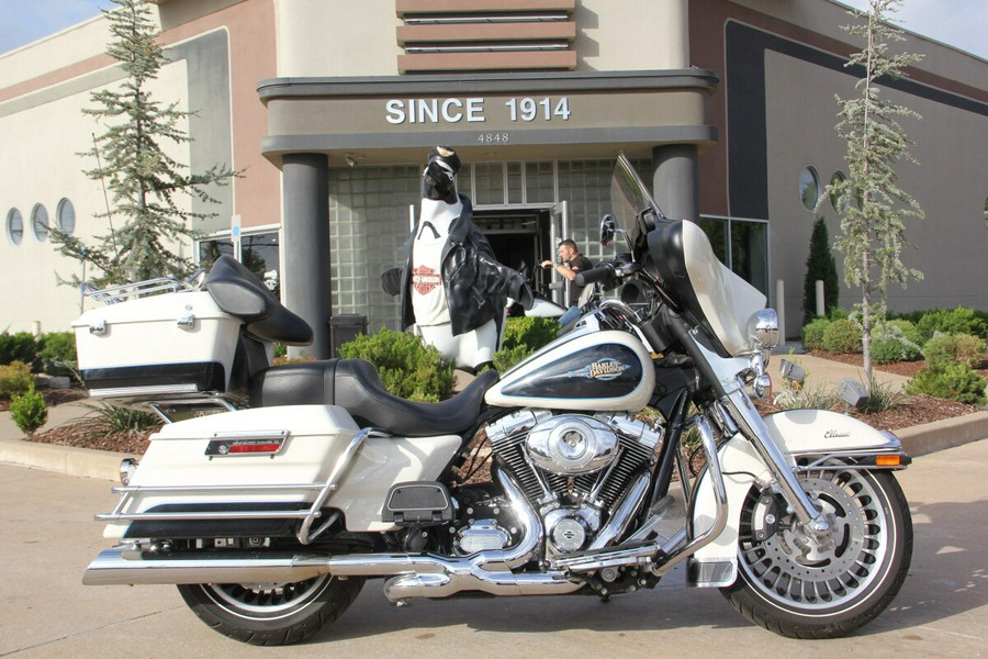 2012 Harley-Davidson 2012 Harley-Davidson Electra Glide Classic Two-Tone Birch White/Midnight Pea