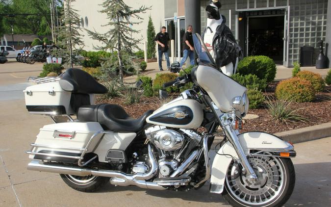 2012 Harley-Davidson 2012 Harley-Davidson Electra Glide Classic Two-Tone Birch White/Midnight Pea