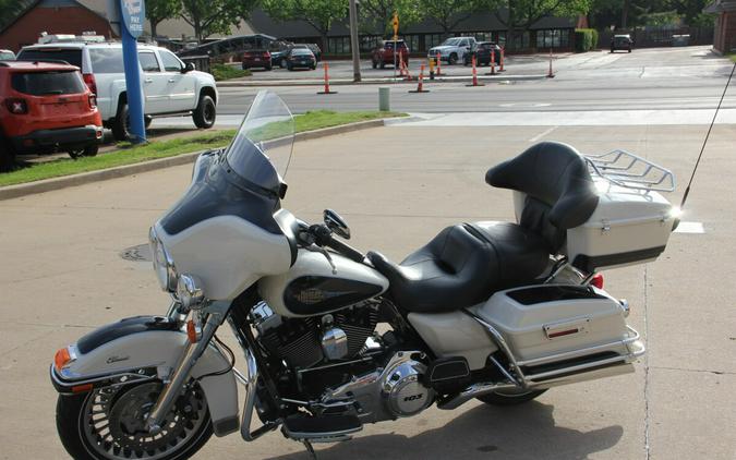 2012 Harley-Davidson 2012 Harley-Davidson Electra Glide Classic Two-Tone Birch White/Midnight Pea