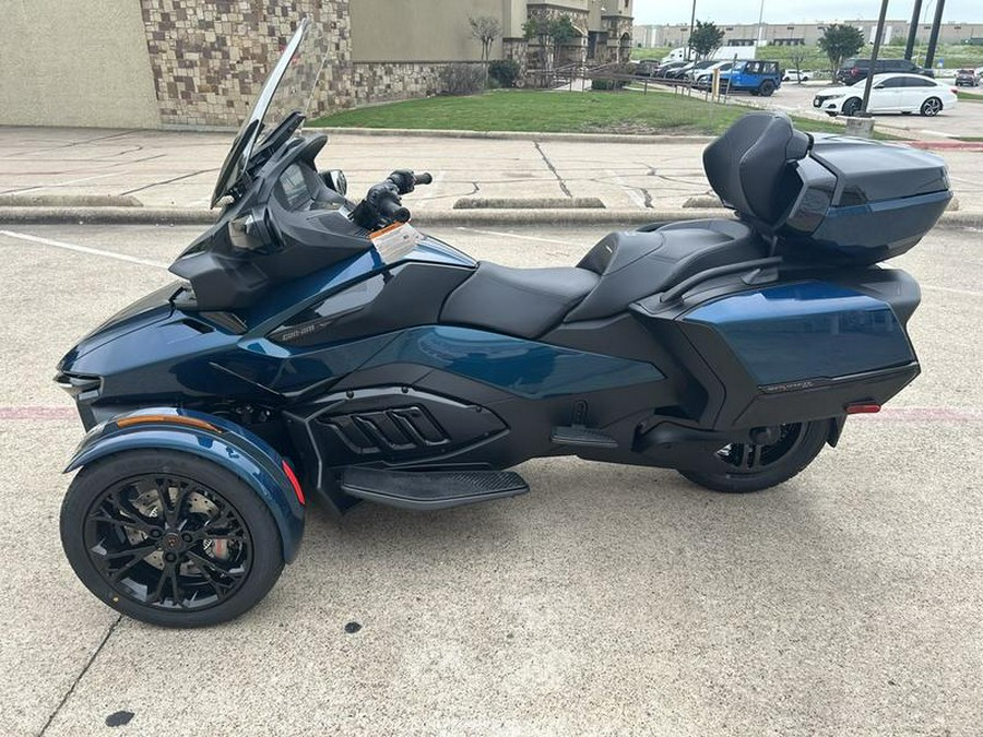 2024 Can-Am® Spyder RT Limited Dark Wheels