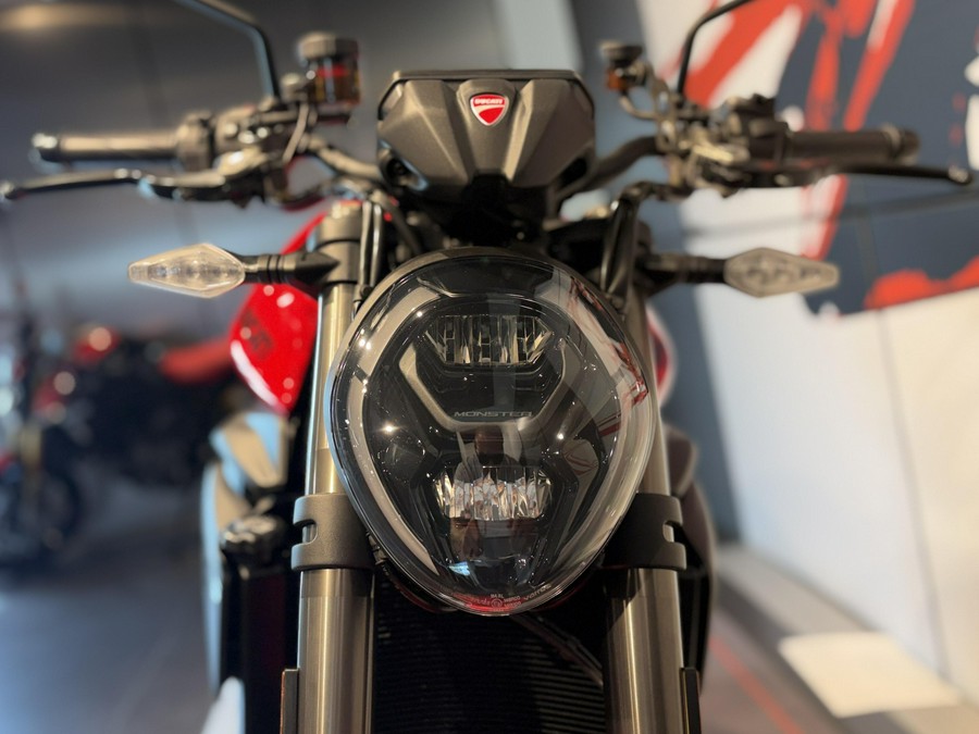 2027 Ducati MONSTER 896