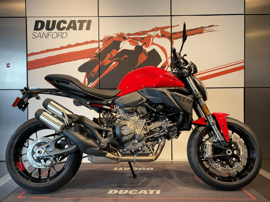 2027 Ducati MONSTER 896