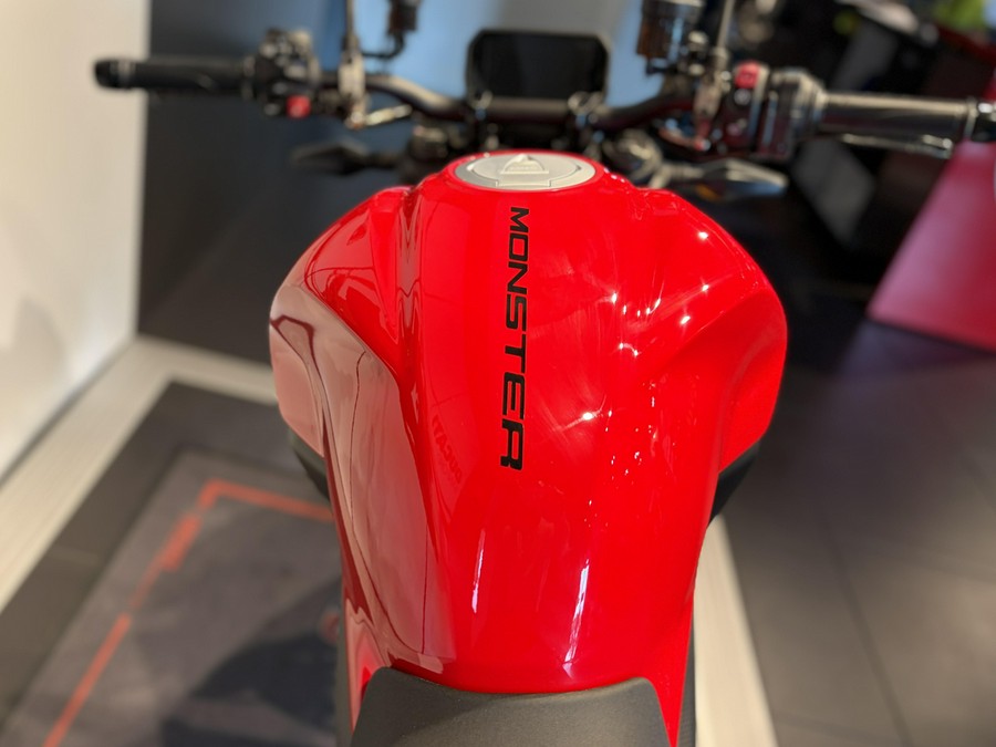 2027 Ducati MONSTER 896