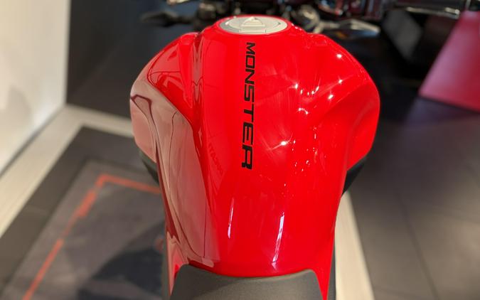 2027 Ducati MONSTER 896