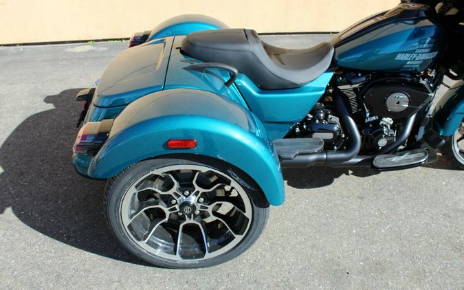 Harley-Davidson® Road Glide 3 2026 Teal Thunder