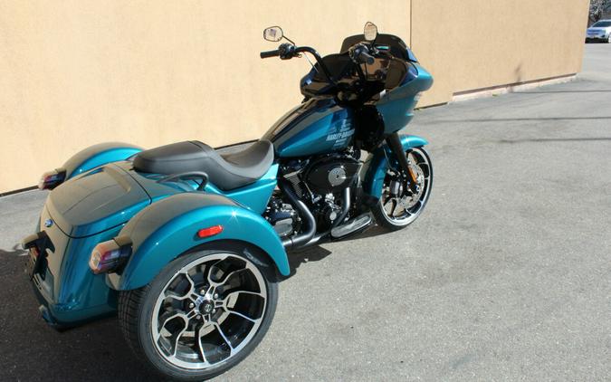Harley-Davidson® Road Glide 3 2026 Teal Thunder