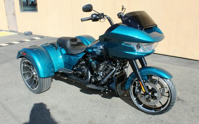 Harley-Davidson® Road Glide 3 2026 Teal Thunder
