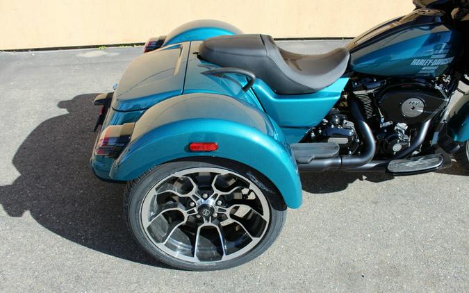 Harley-Davidson® Road Glide 3 2026 Teal Thunder