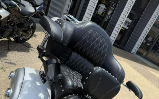 2018 Indian Motorcycle® Roadmaster® ABS Pearl White over Star Silver