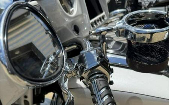 2018 Indian Motorcycle® Roadmaster® ABS Pearl White over Star Silver