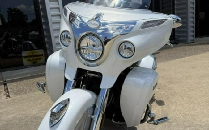 2018 Indian Motorcycle® Roadmaster® ABS Pearl White over Star Silver