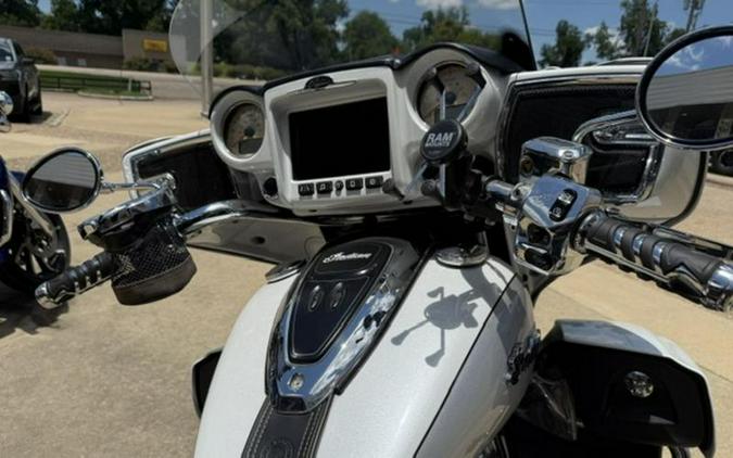 2018 Indian Motorcycle® Roadmaster® ABS Pearl White over Star Silver