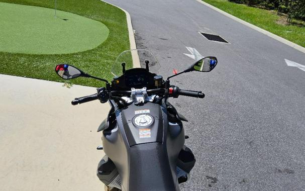 2022 Moto Guzzi V100 Mandello