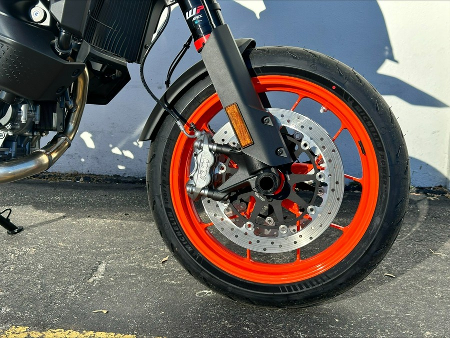 2024 KTM 890 SMT