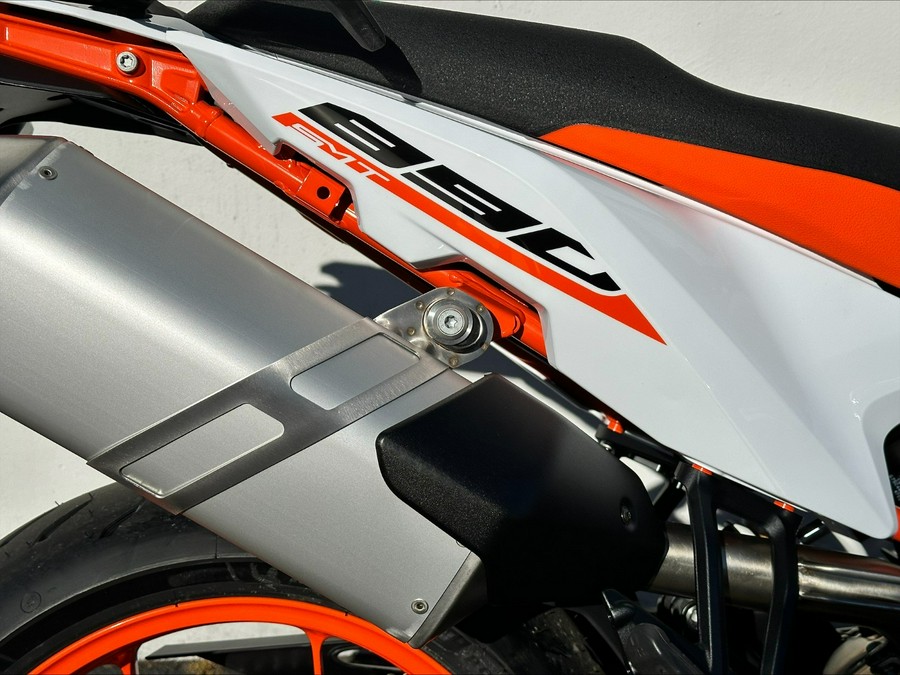 2024 KTM 890 SMT