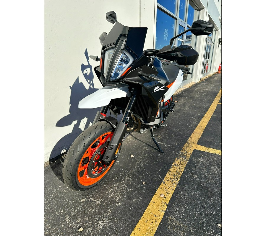 2024 KTM 890 SMT