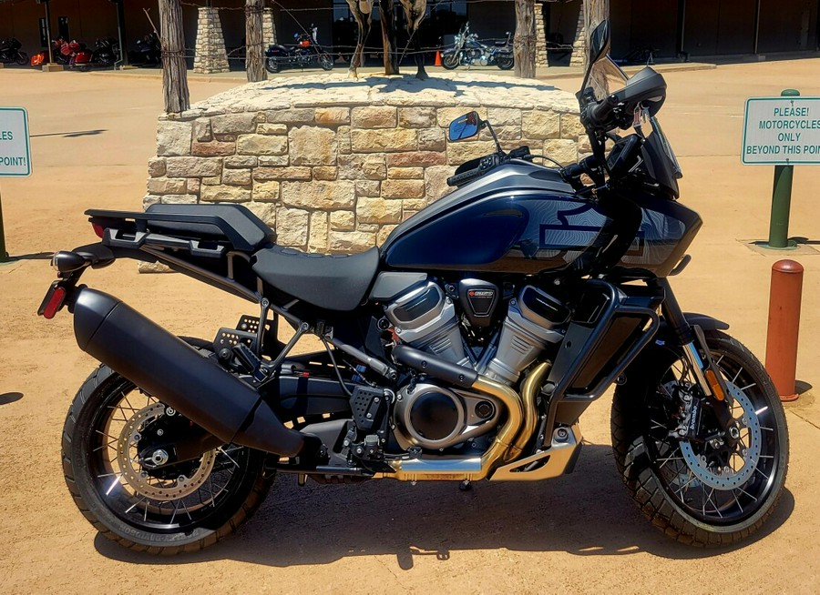 2024 Harley-Davidson® Pan America™ 1250 Special Vivid Black w/Laced Wheels