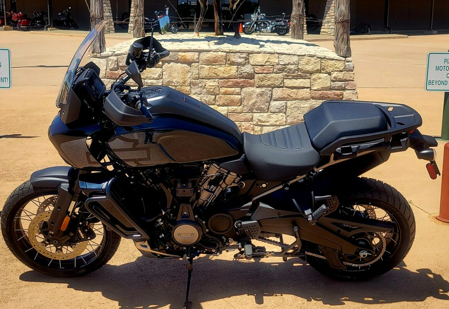 2024 Harley-Davidson® Pan America™ 1250 Special Vivid Black w/Laced Wheels