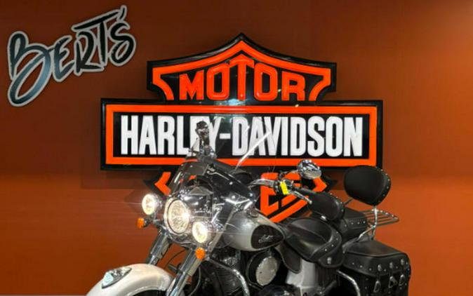 2018 Indian Motorcycle® Chief® Vintage ABS Star Silver over Thunder Black