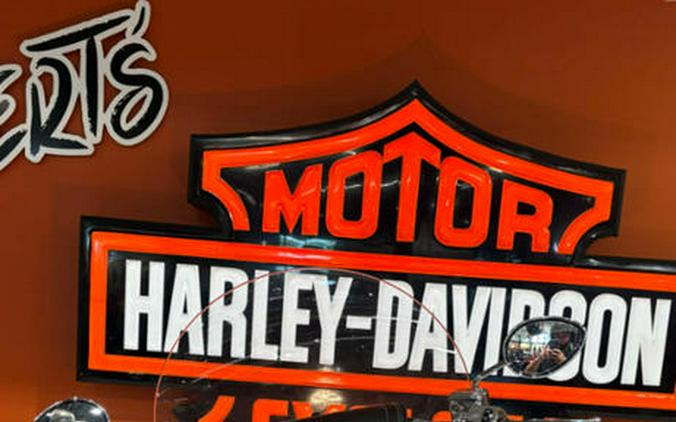 2018 Indian Motorcycle® Chief® Vintage ABS Star Silver over Thunder Black