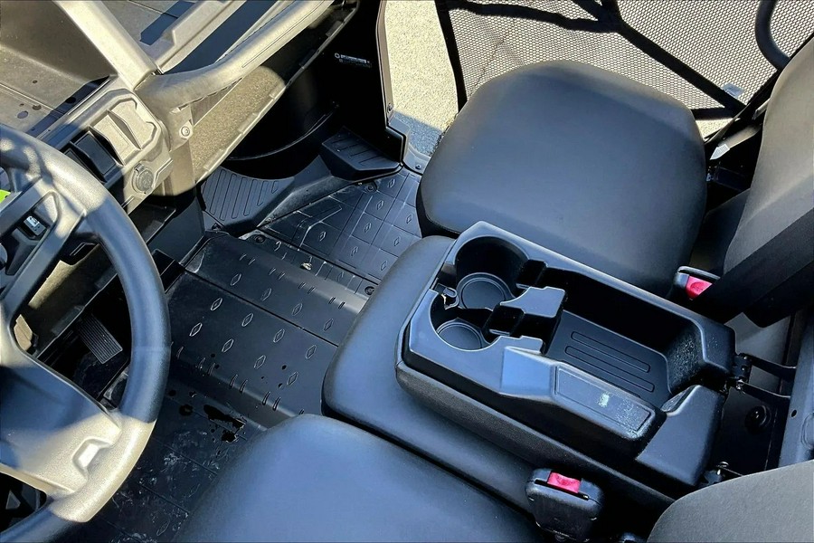 2025 Can-Am Defender DPS HD9