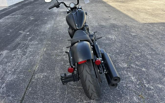 2023 Indian Motorcycle® Chief® Bobber Dark Horse® Black Smoke