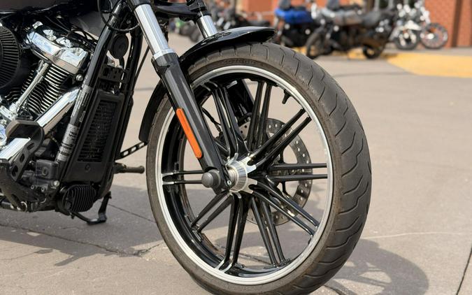 2018 Harley-Davidson® Breakout® FXSB Black Tempest 018619